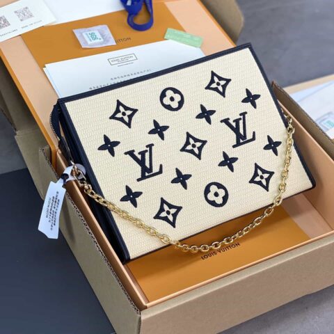 LV M82521 Toiletry Pouch On Chain