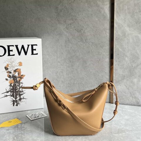 LOEWE 新版型hammock吊床腋下包 0687棕色