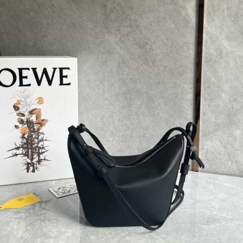 LOEWE 新版型hammock吊床腋下包 0687黑色