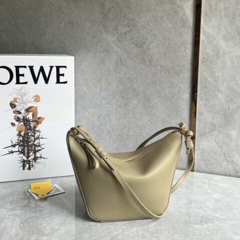 LOEWE 新版型hammock吊床腋下包 0687