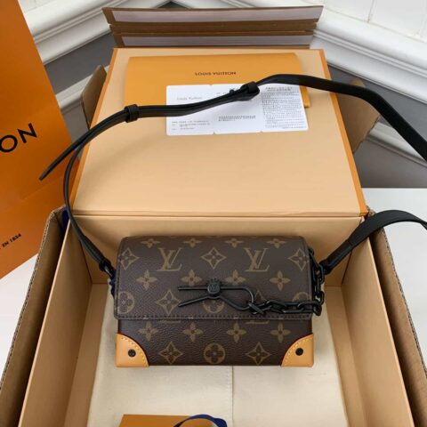 LV M82534 Steamer Wearable Wallet
