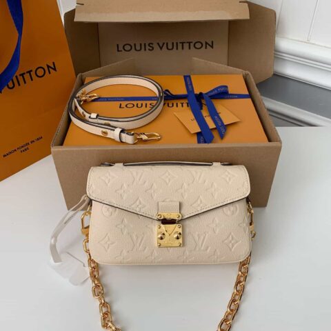 LV M22942 Pochette Métis East West