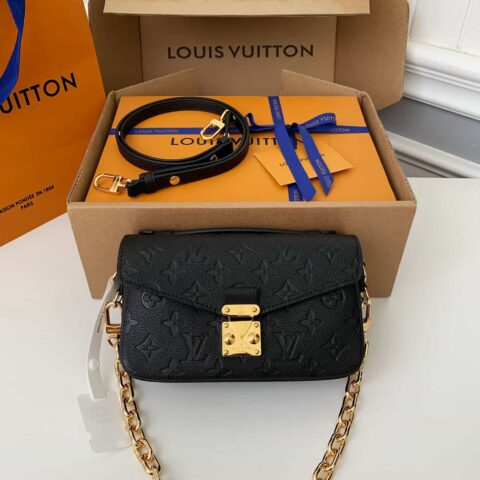 LV M46595 Pochette Métis East West