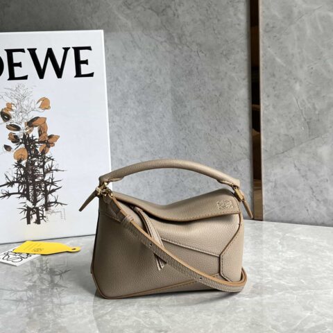 LOEWE mini肩带可调节puzzle新版几何包 0680沙色