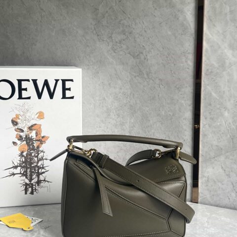 LOEWE Puzzle 24CM bag 牛皮小号几何包 0189卡其绿/金扣