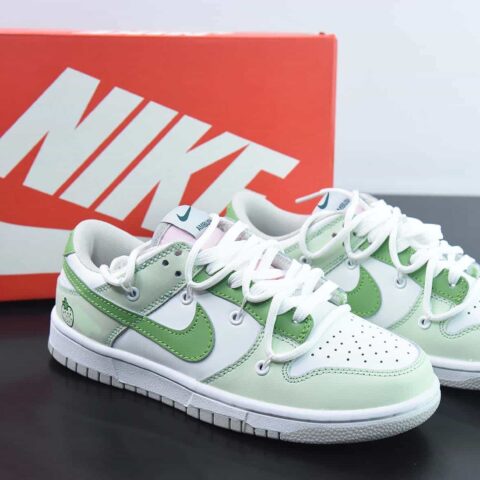 NK Dunk Low 解构 奶缇莓莓 灰白蓝低帮运动鞋 货号：FD1232-002