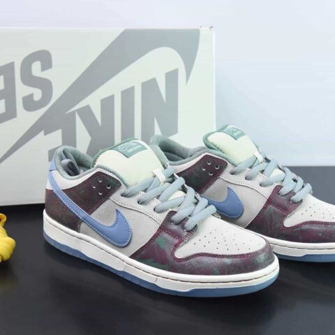 NikeSBDunkLow 白绿联名低帮运动鞋 货号：FN4193 100