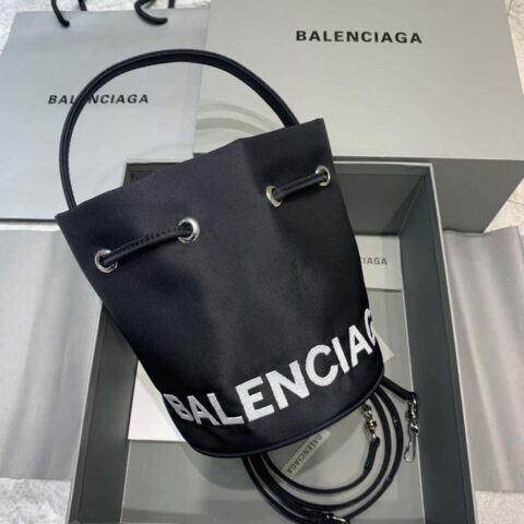 BALENCIAGA巴黎世家超轻水桶包