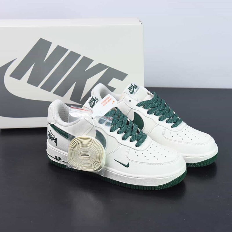 NIke Air Force 1 '07 Low “斯图西联名--米白墨绿”空军一号运动鞋 货号：AE1686106