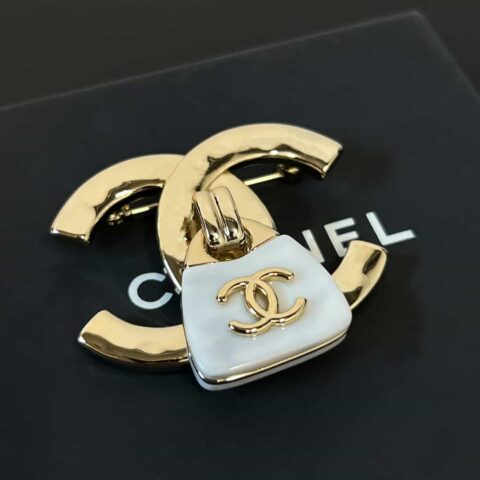 新款☑️CHANEL香奈儿双c包包胸针