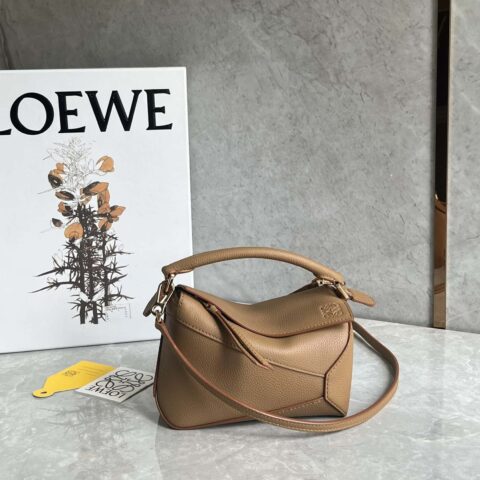 LOEWE mini肩带可调节puzzle新版几何包 0680棕色