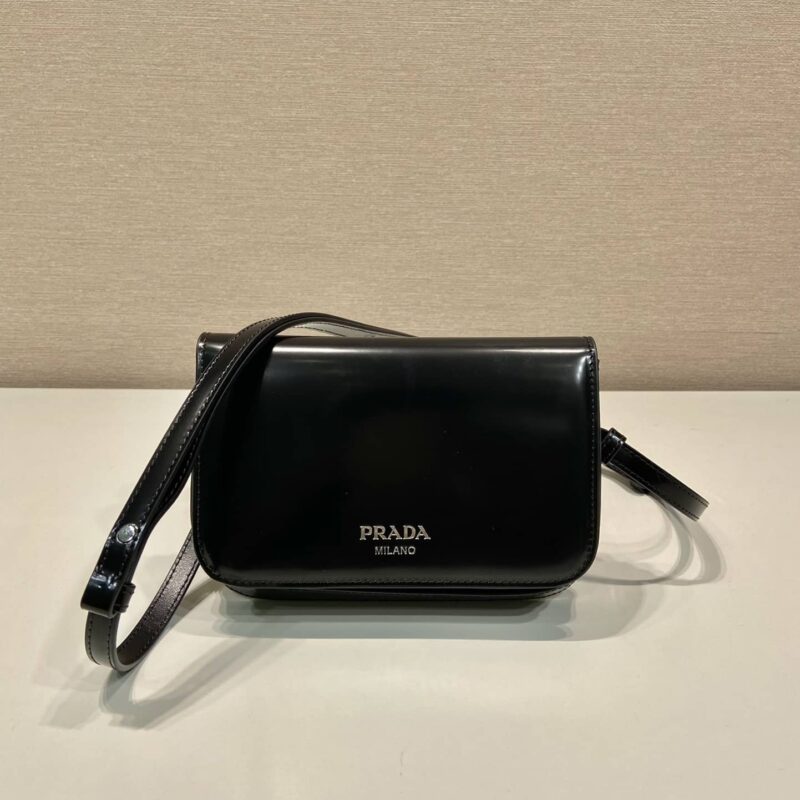 PRADA普拉达亮面皮革男女通用肩背包2VD061