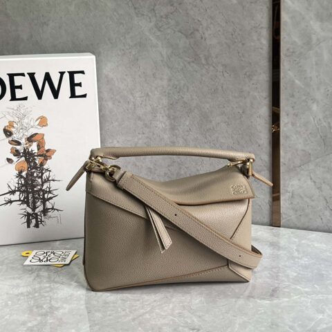 LOEWE Puzzle 24CM bag 牛皮小号几何包 0681沙色