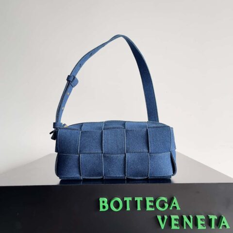Bottega veneta #葆蝶家 Brick 520精选系列[爱心]编织复古牛仔包 款号：751427