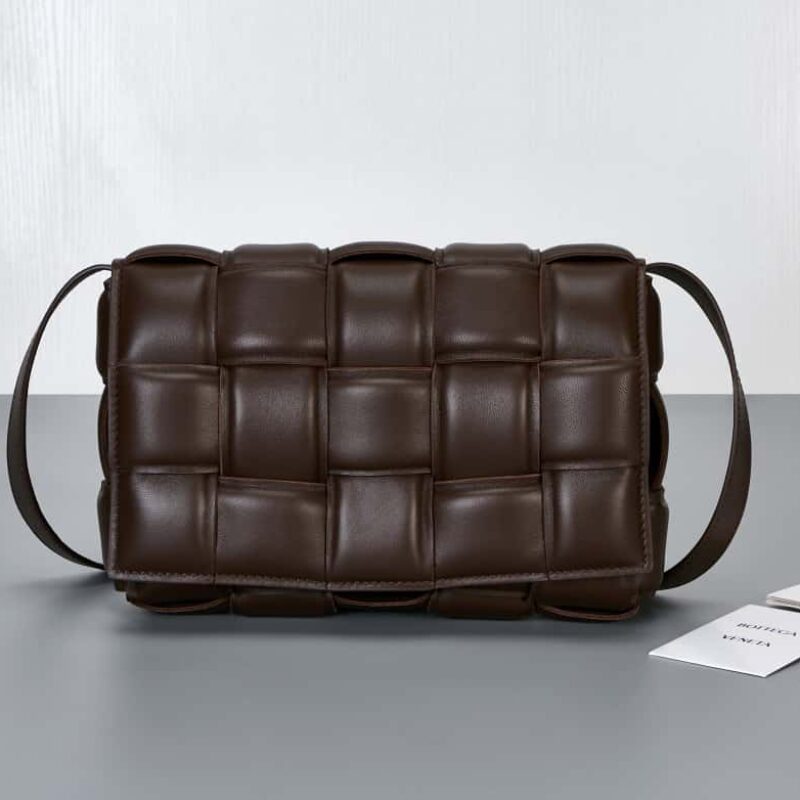 Bottega Veneta葆蝶家 Padded Cassette Bag 591970 深巧克力