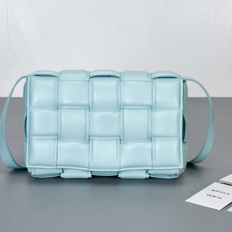 Bottega Veneta葆蝶家 Padded Cassette Bag 型号； 591970 BV Cassette枕头包 水鸭蓝