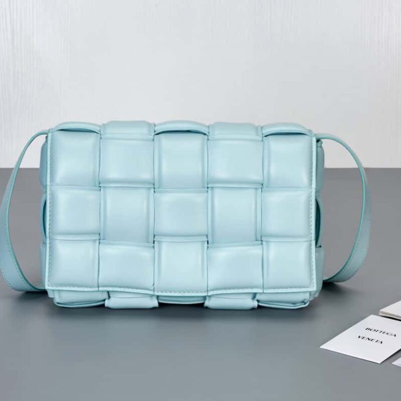 Bottega Veneta葆蝶家 Padded Cassette Bag 型号； 591970 BV Cassette枕头包 水鸭蓝