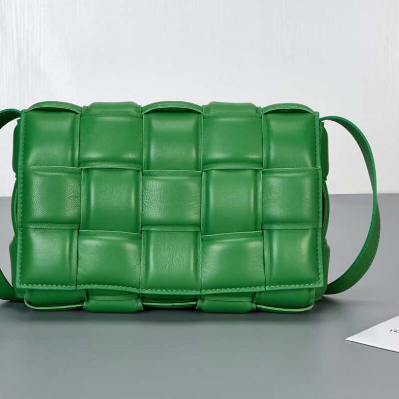 Bottega Veneta葆蝶家 Padded Cassette Bag 型号; 591970 BV Cassette枕头包 草绿金扣