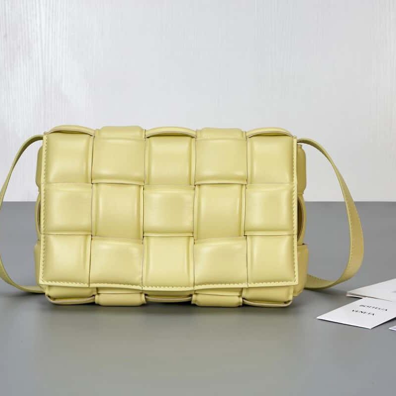 Bottega Veneta葆蝶家 Padded Cassette Bag 型号； 591970 BV Cassette枕头包 冰淇淋色