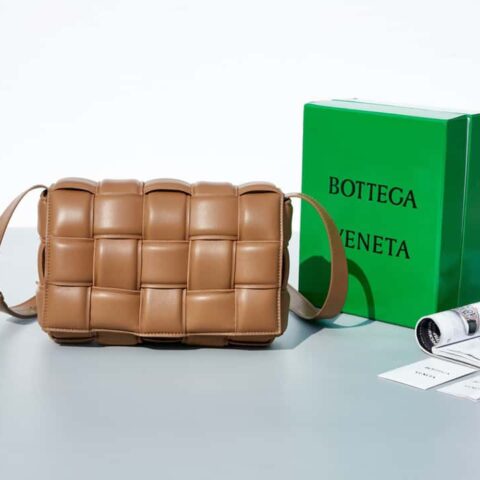 Bottega Veneta葆蝶家 Padded Cassette Bag 型号； 591970 BV Cassette枕头包 焦糖色