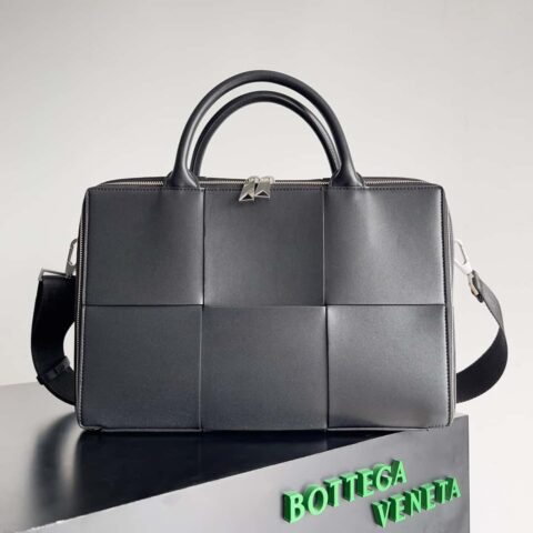 Bottega Veneta 大格编织男士公文包 型号680120 黑色