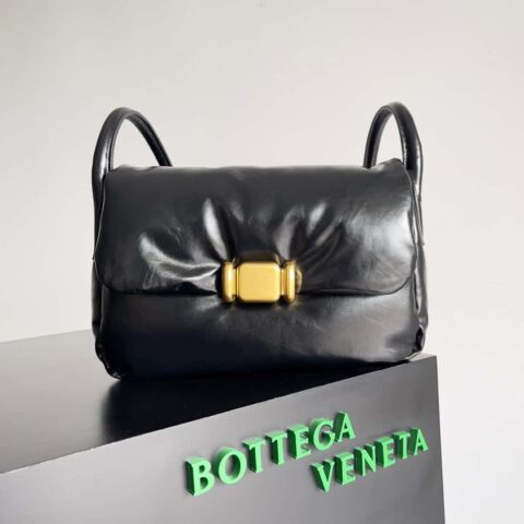 BV Pad 一眼心动帅气包款BOTTEGA VENETA 面包款 款号：717237 黑色