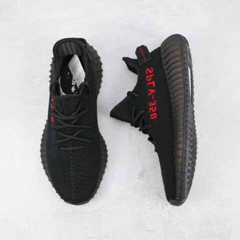 椰子 350 V2 巴斯夫 Yeezy Boost 350 V2 黑红字运动鞋货号：CP9652