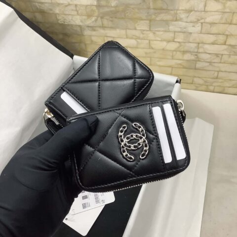 CHANEL 经典菱格纹19黑色羊皮银色扣大cc logo 拉链卡包卡套 AP1650