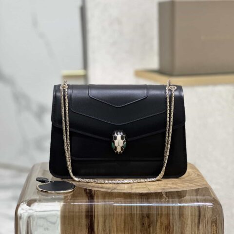 全新“Serpenti Forever”系列斜挎包型号：29032