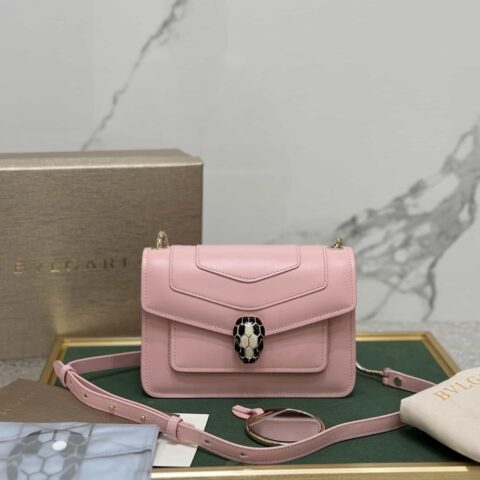 全新“Serpenti Forever”系列斜挎包型号：289676