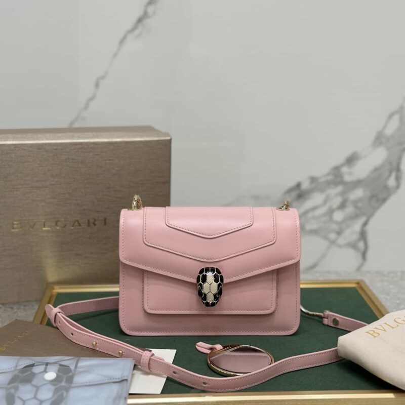 全新“Serpenti Forever”系列斜挎包型号：289676
