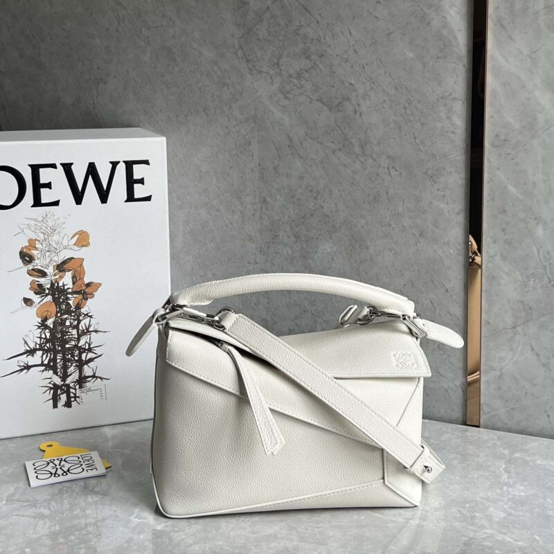 LOEWE Puzzle 24CM bag 牛皮小号几何包 0681白色