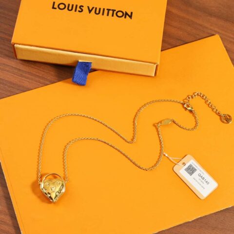 Louis Vuitton 路易威登IV 金色桃心爱心❤️项链