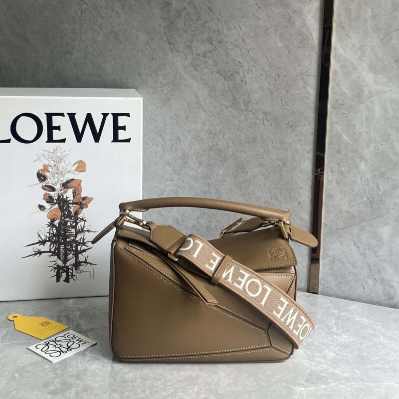 LOEWE Puzzle 24CM bag 牛皮小号几何包 0189棕色