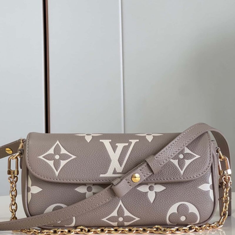 LV M82211 Wallet On Chain Ivy