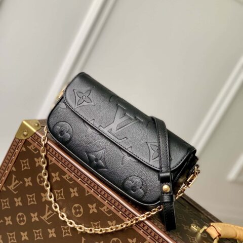 LV M82154 Wallet On Chain Ivy