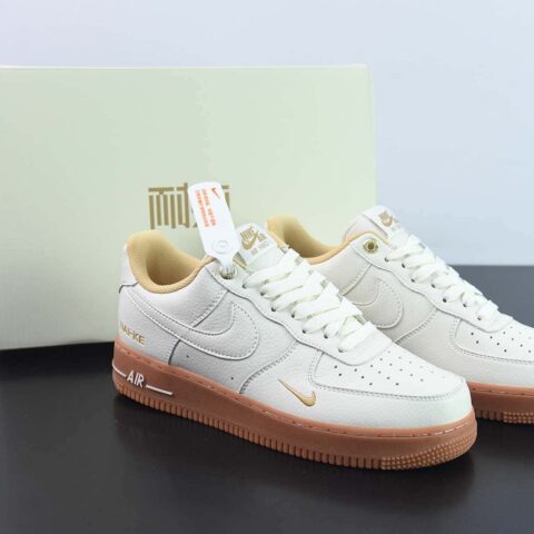 Nike Air Force 1 Low 空军一号低帮运动休闲板鞋 双勾 生胶底 NAI-KE印花 货号：NK0621 988