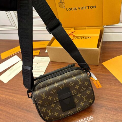 LV M45806 S Lock Messenger