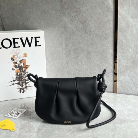 LOEWE 最新系列Paseo新成员Paseo Satchel 0686黑色