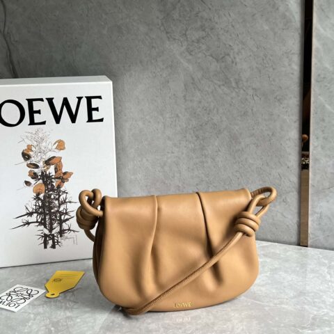 LOEWE 最新系列Paseo新成员Paseo Satchel 0686焦糖色