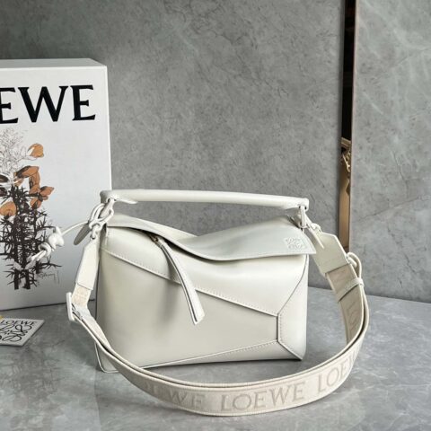 LOEWE 单色釉Puzzle几何包 0681白色