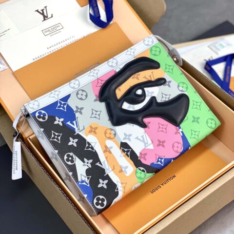 LV M82589 POCHETTE VOYAGE 手拿包