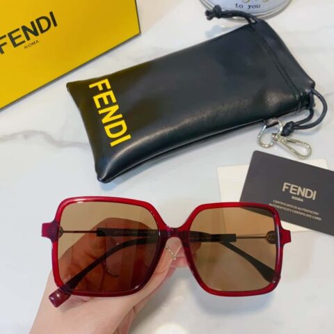 FENDI芬迪方形女士太阳眼镜