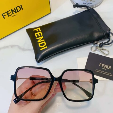 FENDI芬迪方形女士太阳眼镜