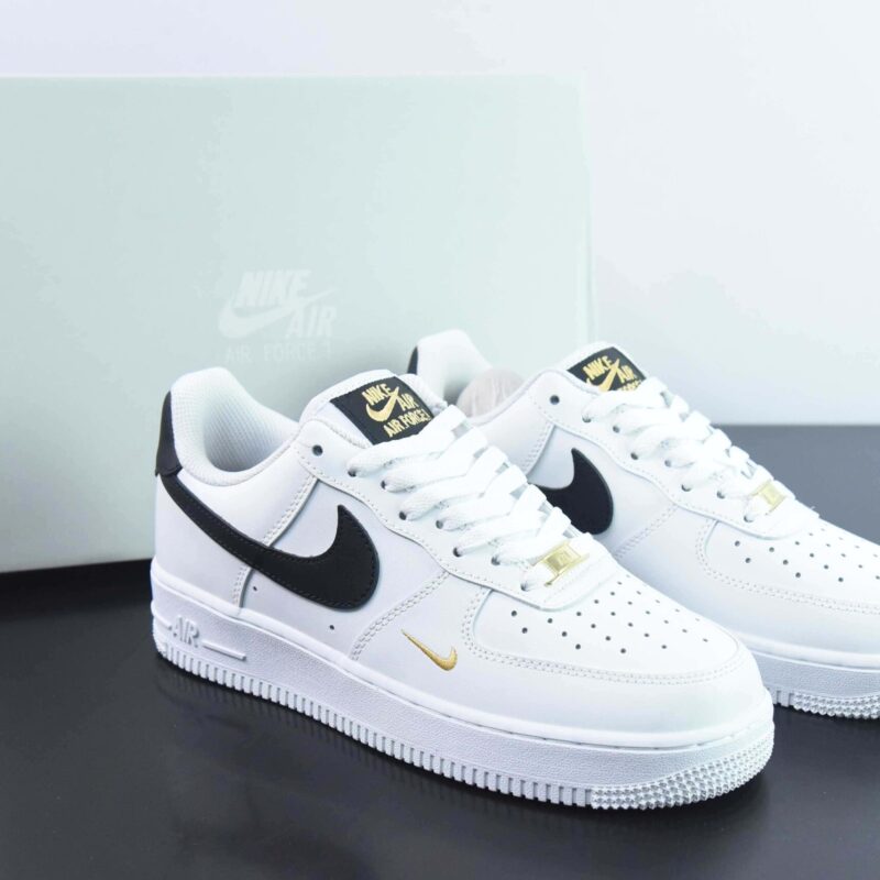 Nike Air Force 1 Low  空军一号低帮百搭休闲运动板鞋 黑色小金钩  货号：CZ0270-102