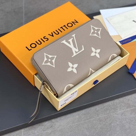 LV M69794 Zippy Wallet