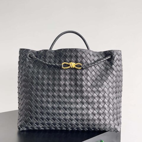 Bottega Veneta 夏季系列Andiamo手袋 款号：743575