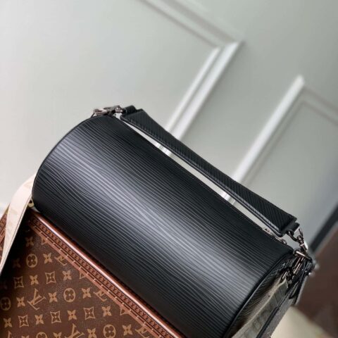 M23092黑色 Soft Polochon 手袋