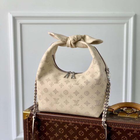 M20700奶白色 Why Knot 小号手袋