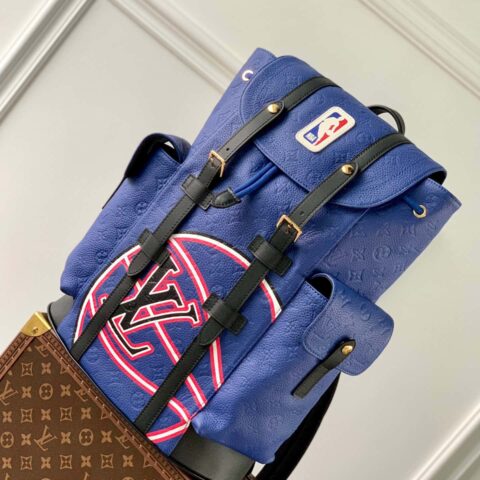 M21104蓝色 路易威登与 NBA 联袂推出 Christopher 中号双肩包